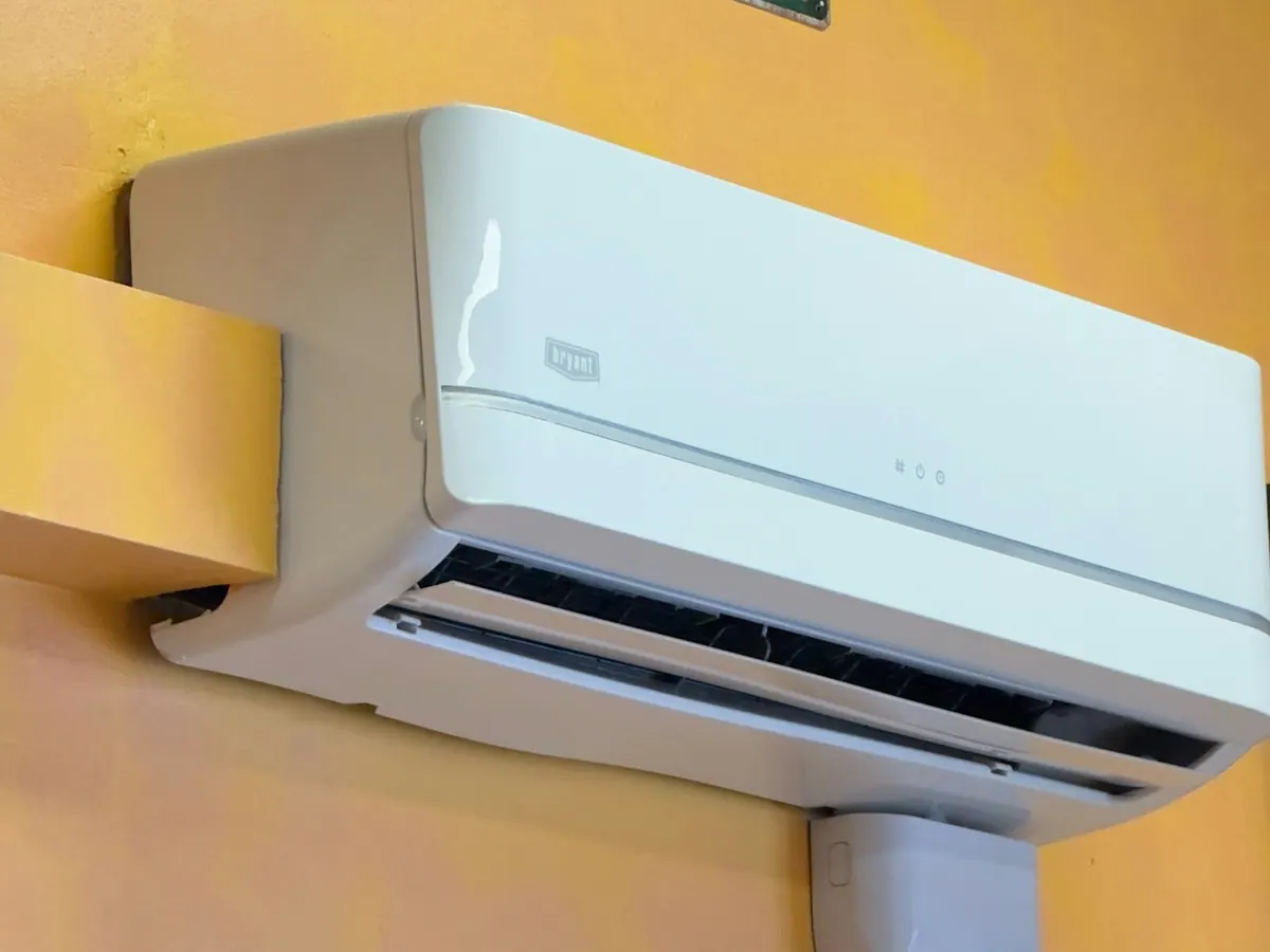 Air-conditioning maintenance — placeholder photo
